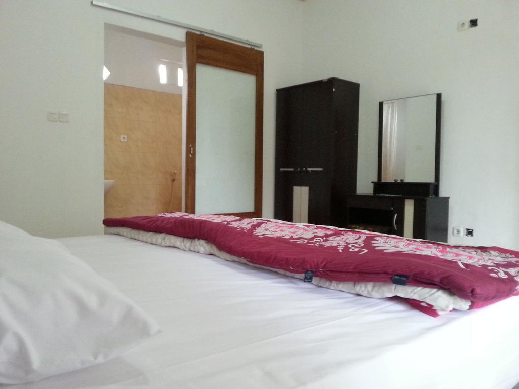 Krisna Homestay Kuta  Стая снимка